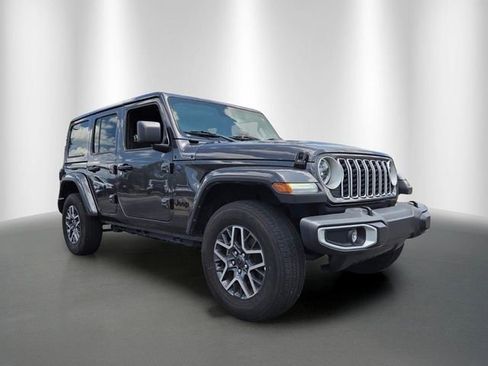 Used 2025 Jeep Wrangler Unlimited Sahara AWD/4WD image 7
