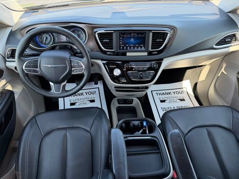 Used 2020 Chrysler Voyager Lxi FWD image 17