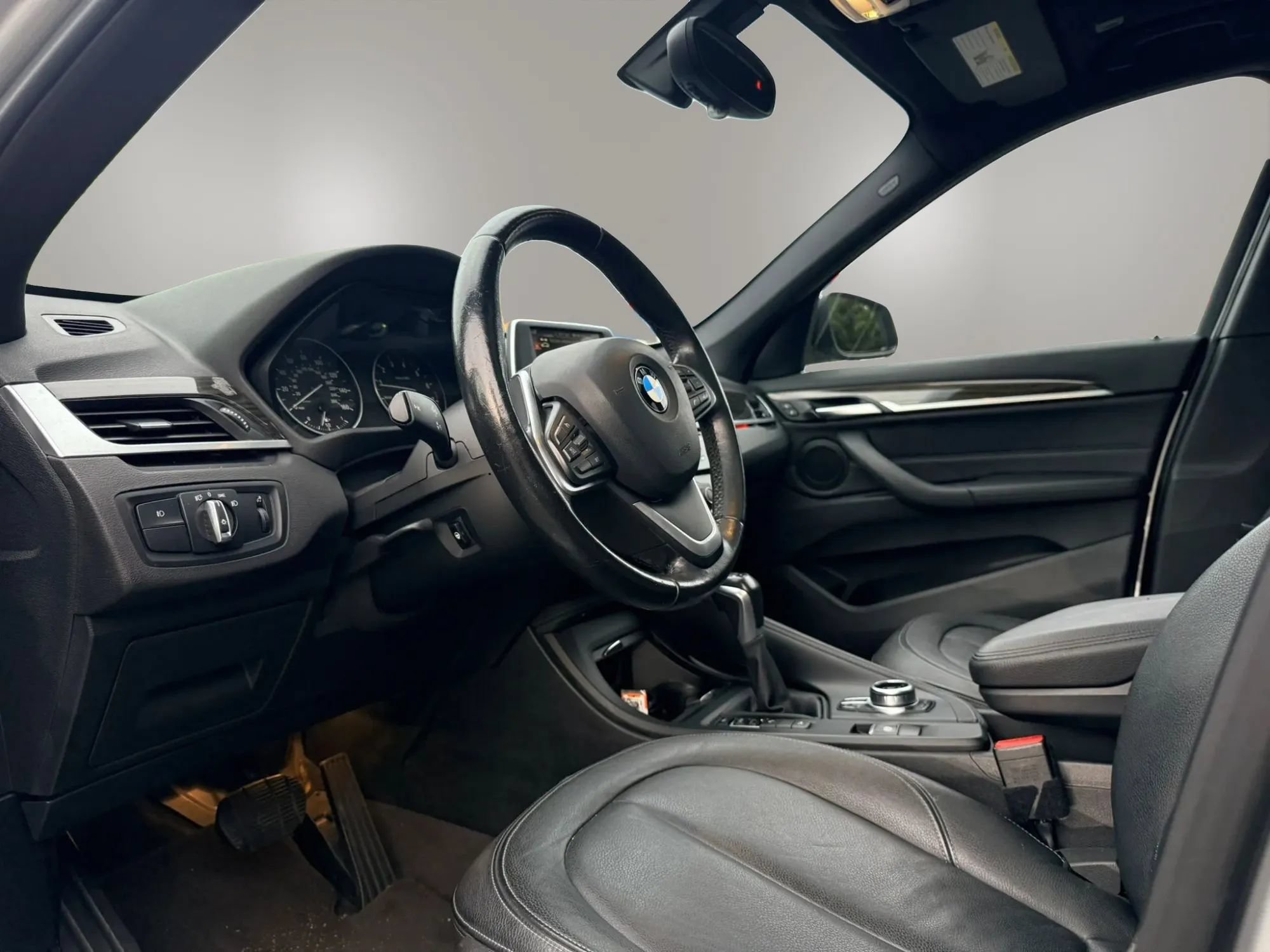 Used 2017 BMW X1 xDrive28i AWD/4WD image 9