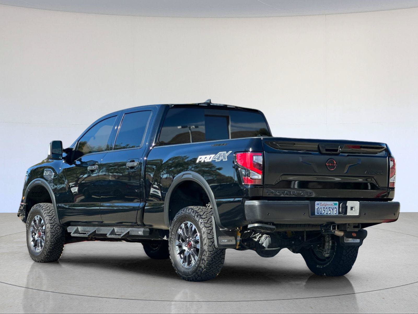 Used 2023 Nissan Titan PRO-4X w/ Pro-4x Convenience Package AWD/4WD image 4