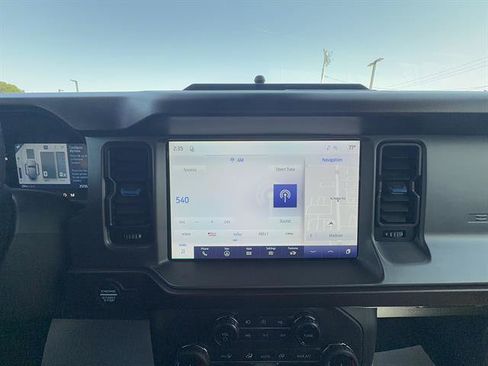 Used 2022 Ford Bronco Outer Banks AWD/4WD image 17