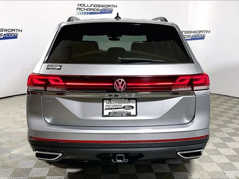 Used 2025 Volkswagen Atlas SE FWD image 4