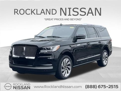 Used 2023 Lincoln Navigator L Reserve image 1
