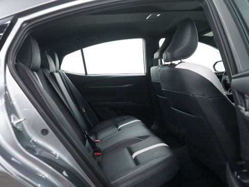 Used 2025 Toyota Camry SE image 11