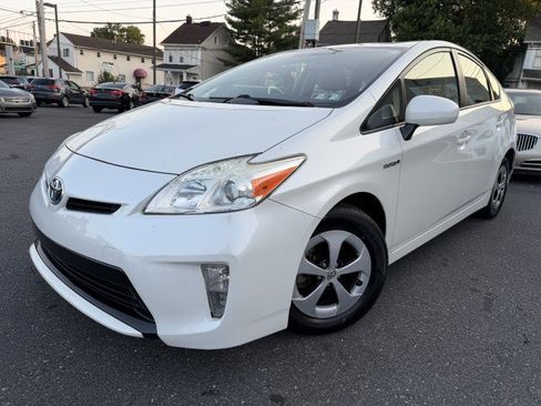 Used 2015 Toyota Prius Three FWD image 1