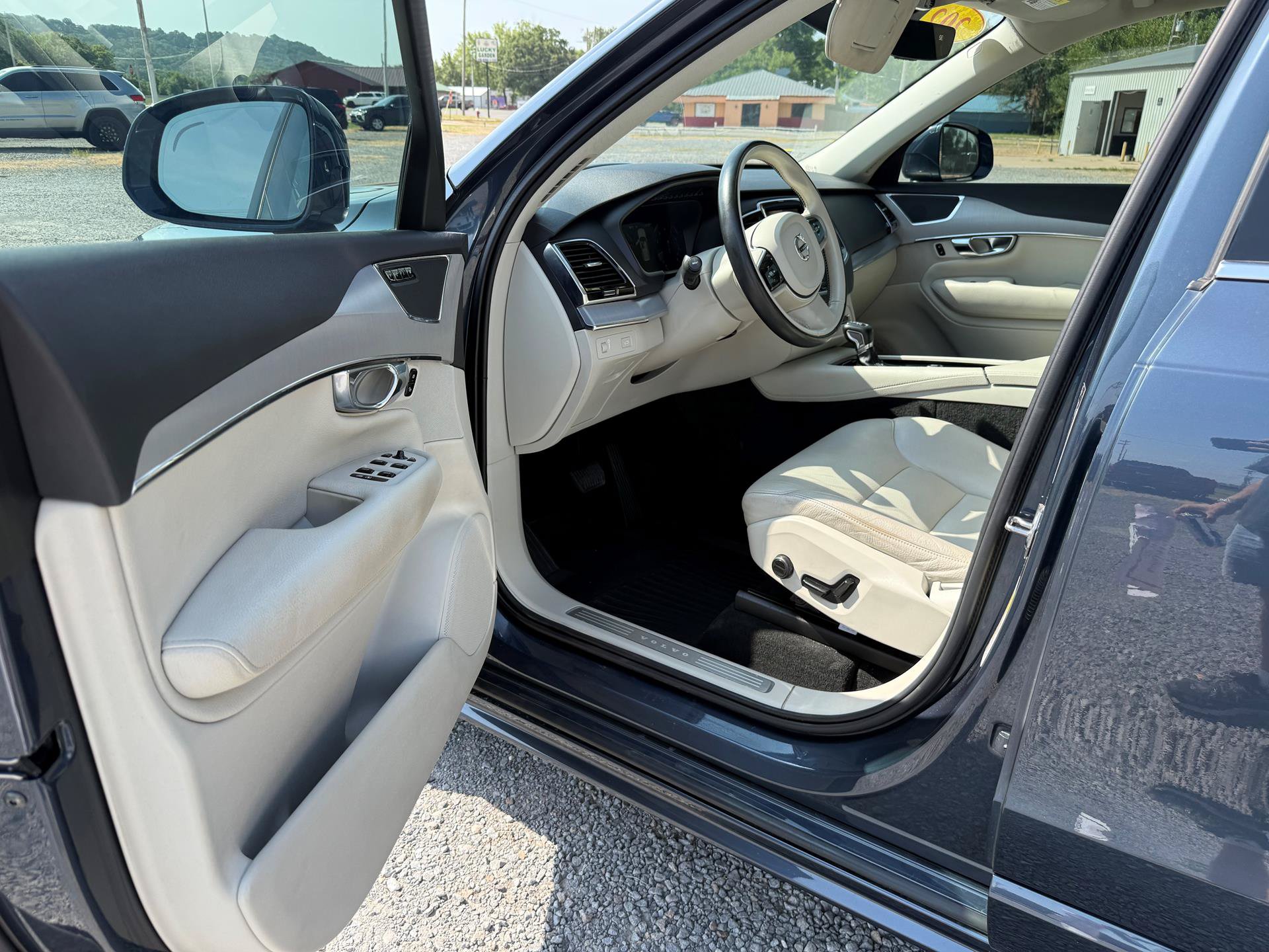 Used 2021 Volvo XC90 T5 Momentum w/ Advanced Package FWD image 8