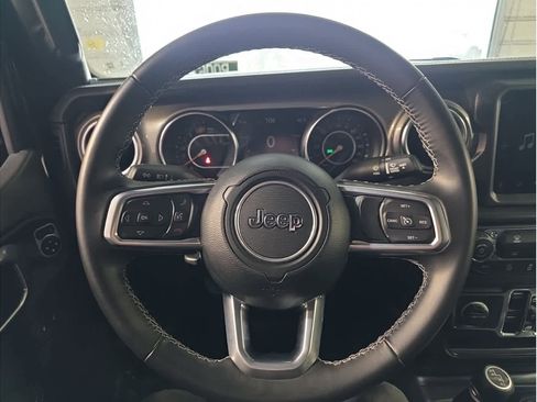 Used 2022 Jeep Wrangler Unlimited Sahara image 25