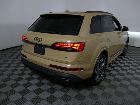 Certified 2025 Audi Q7 2.0T Premium Plus image 3