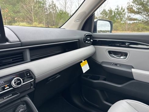 New 2025 Honda Pilot Touring image 26