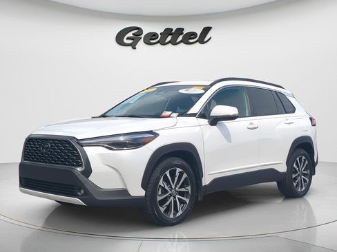 Used 2023 Toyota Corolla Cross XLE w/ Convenience Package image 9