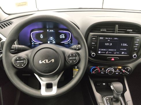 Used 2025 Kia Soul LX w/ LX Technology Package image 22