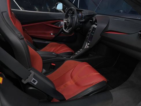 Used 2024 McLaren 750S Spider RWD image 39