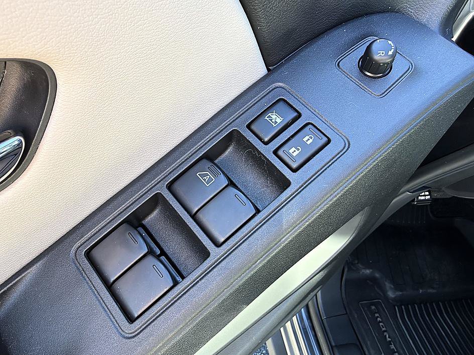 Used 2025 Nissan Frontier SV AWD/4WD image 16