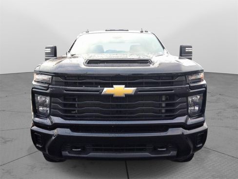 Used 2024 Chevrolet Silverado 2500 Custom w/ Custom Value Package image 13
