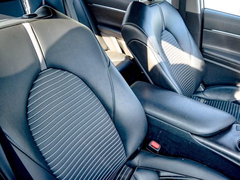 Used 2021 Toyota Camry SE FWD image 10