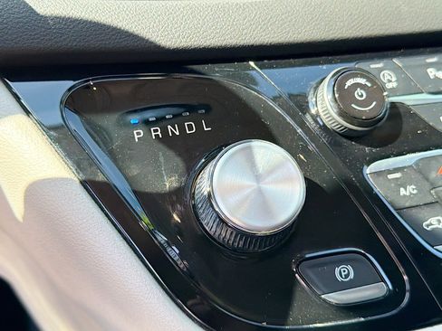 Used 2024 Chrysler Pacifica Touring-L image 26