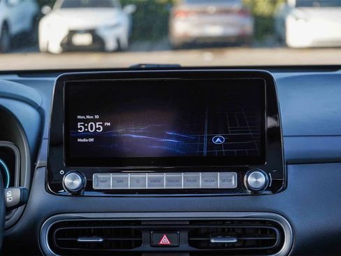 Used 2022 Hyundai Kona Limited image 11