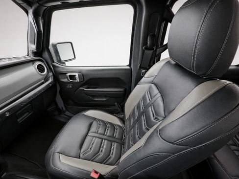 Used 2021 Jeep Wrangler Unlimited Rubicon AWD/4WD image 10