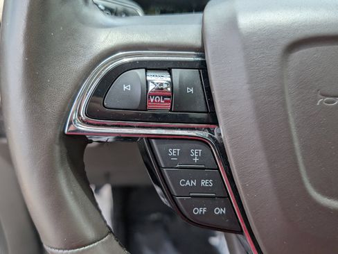 Used 2022 Lincoln Nautilus Reserve AWD/4WD image 23