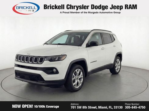 Used 2025 Jeep Compass Latitude image 40
