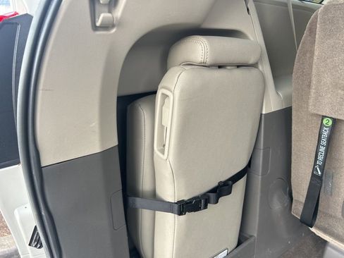 Used 2017 Toyota Sienna XLE w/ XLE Navigation Package image 14