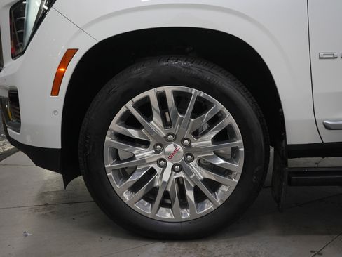 Used 2025 GMC Yukon Denali w/ Sun & Power Step Package AWD/4WD image 31