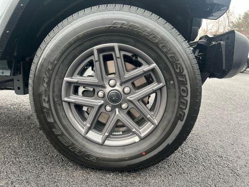 New 2026 Jeep Gladiator Sport image 13