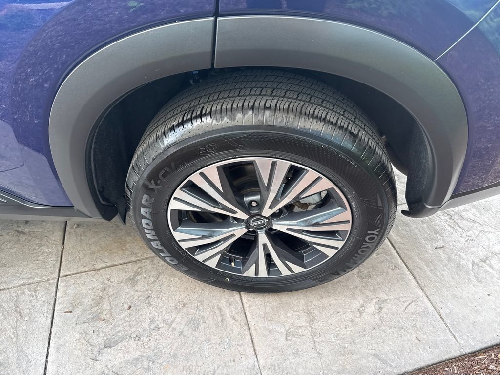 Used 2022 Nissan Rogue SV w/ SV Premium Package FWD image 13