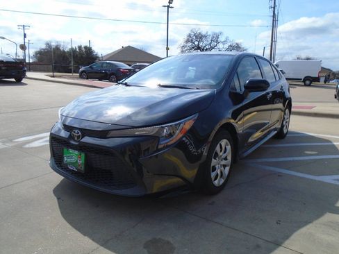 Used 2020 Toyota Corolla LE image 3