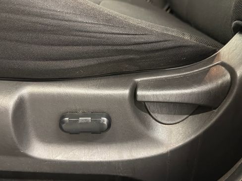 Used 2009 Ford Escape XLT image 17