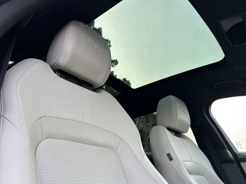 Used 2023 Jaguar F-PACE R-Dynamic S image 25