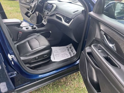 Used 2023 GMC Terrain SLT image 22