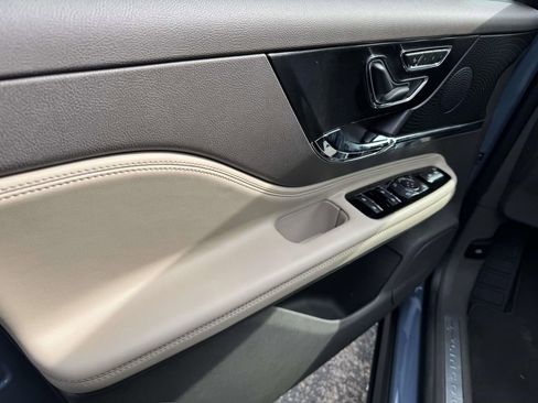 Used 2023 Lincoln Corsair AWD image 14