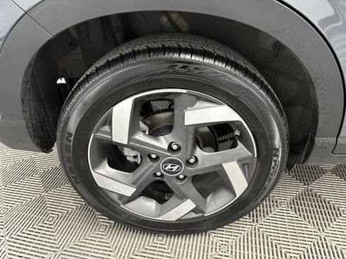 Used 2026 Hyundai Venue SEL FWD image 17