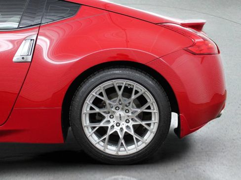 Used 2009 Nissan 370Z Touring RWD image 8