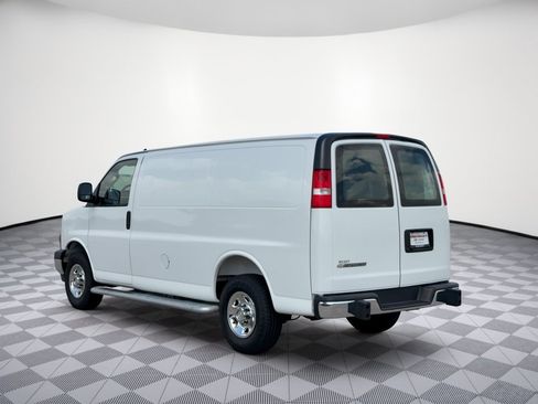 Used 2025 Chevrolet Express 2500 w/ Driver Convenience Package RWD image 3
