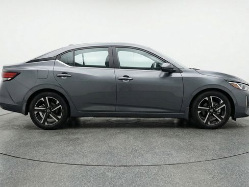 Used 2025 Nissan Sentra SV FWD image 11