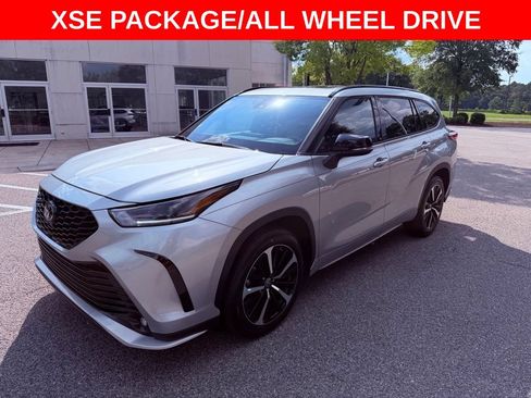 Used 2021 Toyota Highlander XSE AWD/4WD image 3