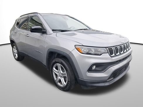 Used 2023 Jeep Compass Latitude image 8