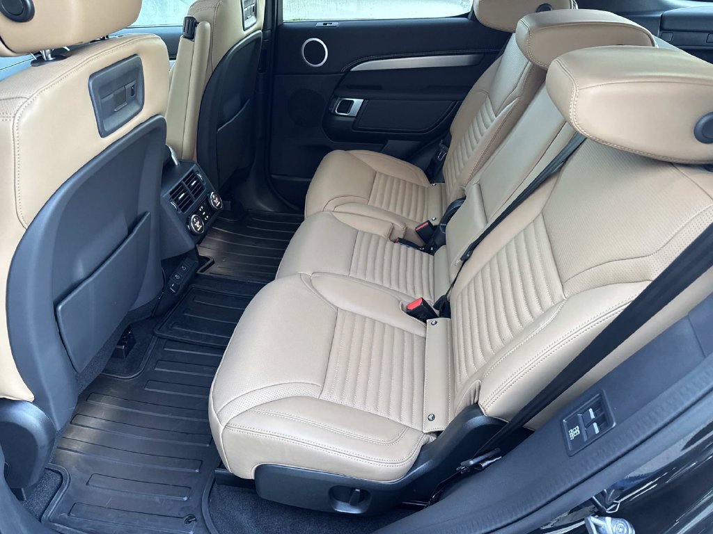 New 2026 Land Rover Discovery Limited Edition AWD/4WD image 15