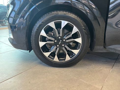 Certified 2022 Kia Carnival EX image 37