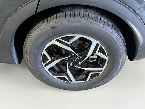 Used 2025 Kia Sportage LX image 11
