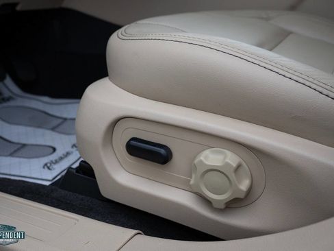 Used 2013 Ford Taurus SEL image 18