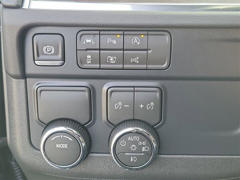 Used 2026 Chevrolet Suburban LT w/ Comfort Package image 14