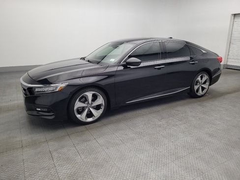 Used 2018 Honda Accord Touring image 2