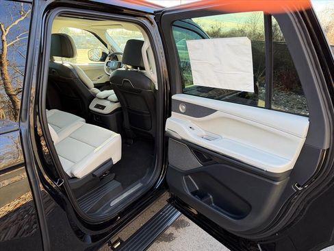 New 2026 Lincoln Navigator L Reserve w/ Jet Appearance Package image 14