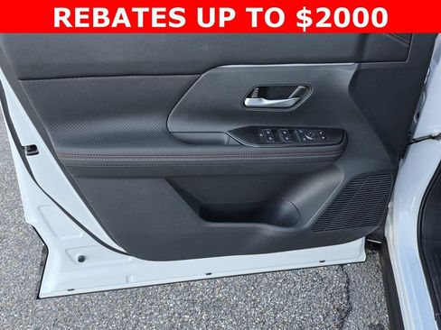 New 2026 Nissan Kicks SR FWD image 36