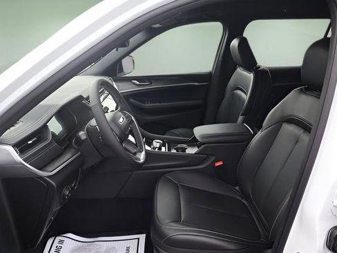 New 2025 Jeep Grand Cherokee L Limited w/ Black Appearance Package image 14