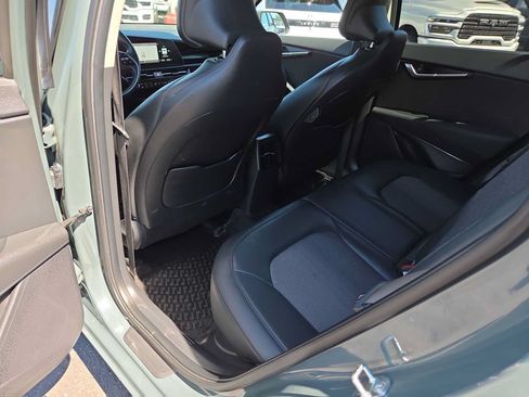 Used 2023 Kia Niro EX FWD image 20