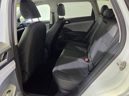 Used 2023 Volkswagen Taos SE w/ Panoramic Sunroof Package AWD/4WD image 20